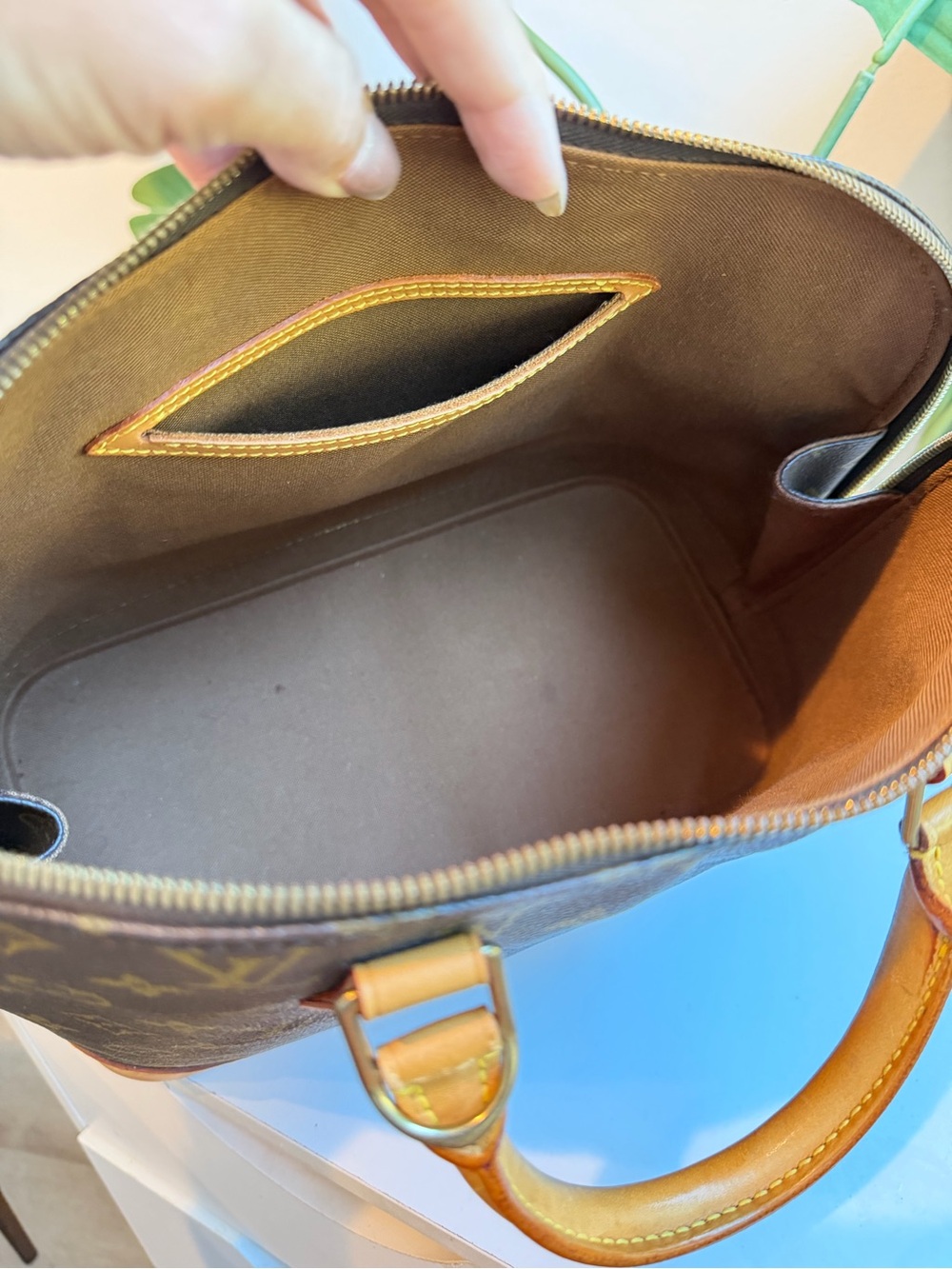 Louis Vuitton ‘Alma PM’ - Picture 8 of 12